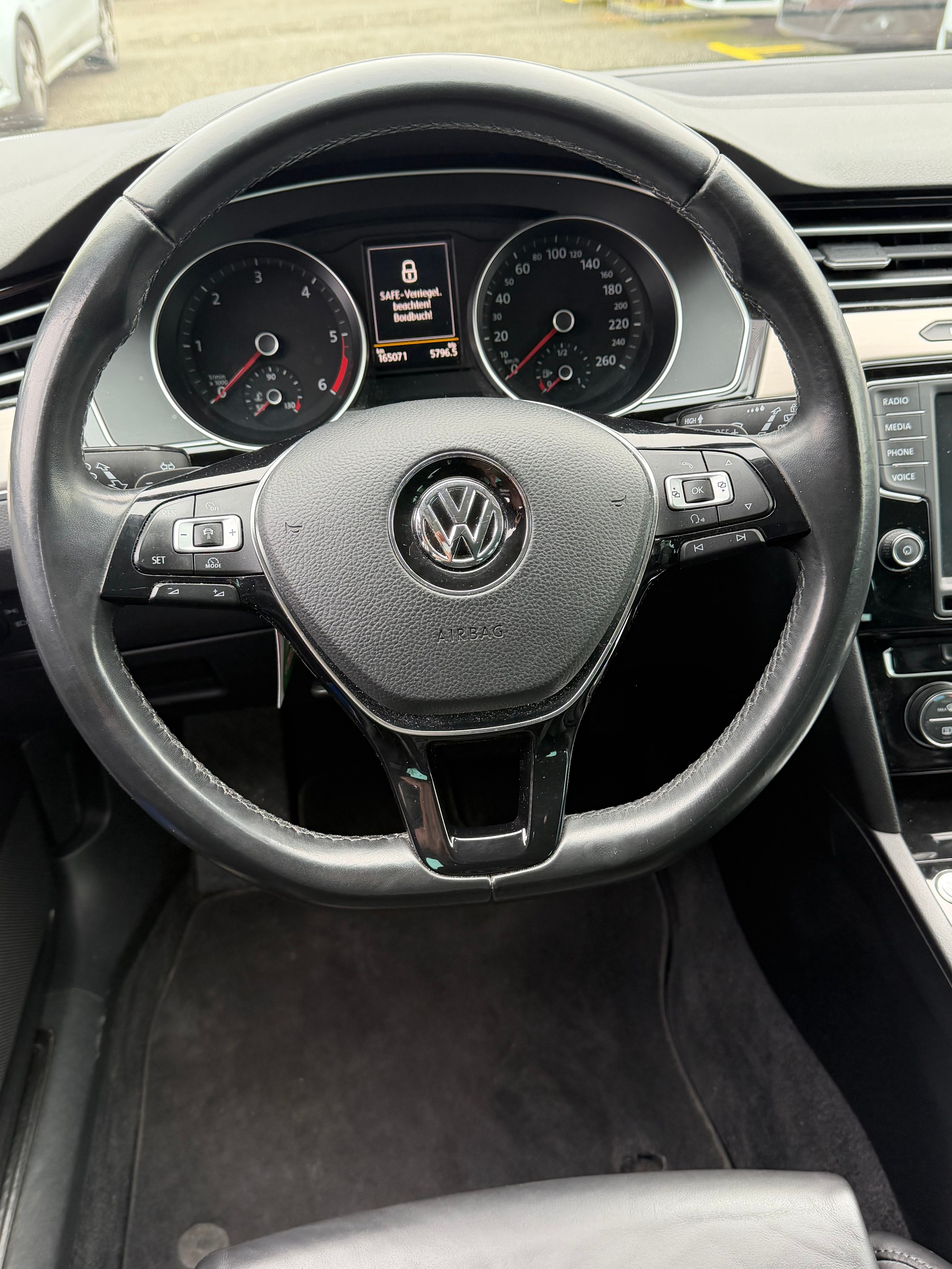 VW Passat Variant 2.0 TDI BMT Highline DSG-image-11
