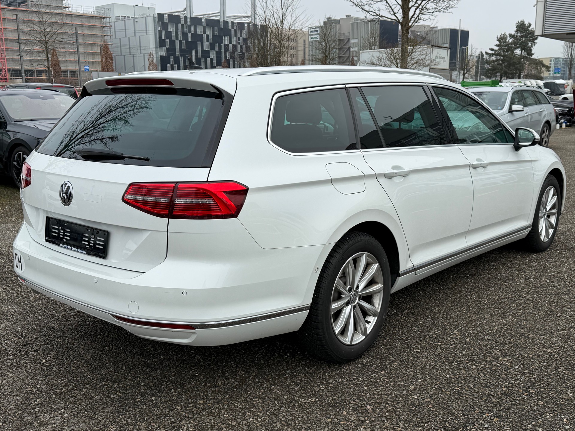 VW Passat Variant 2.0 TDI BMT Highline DSG-image-4