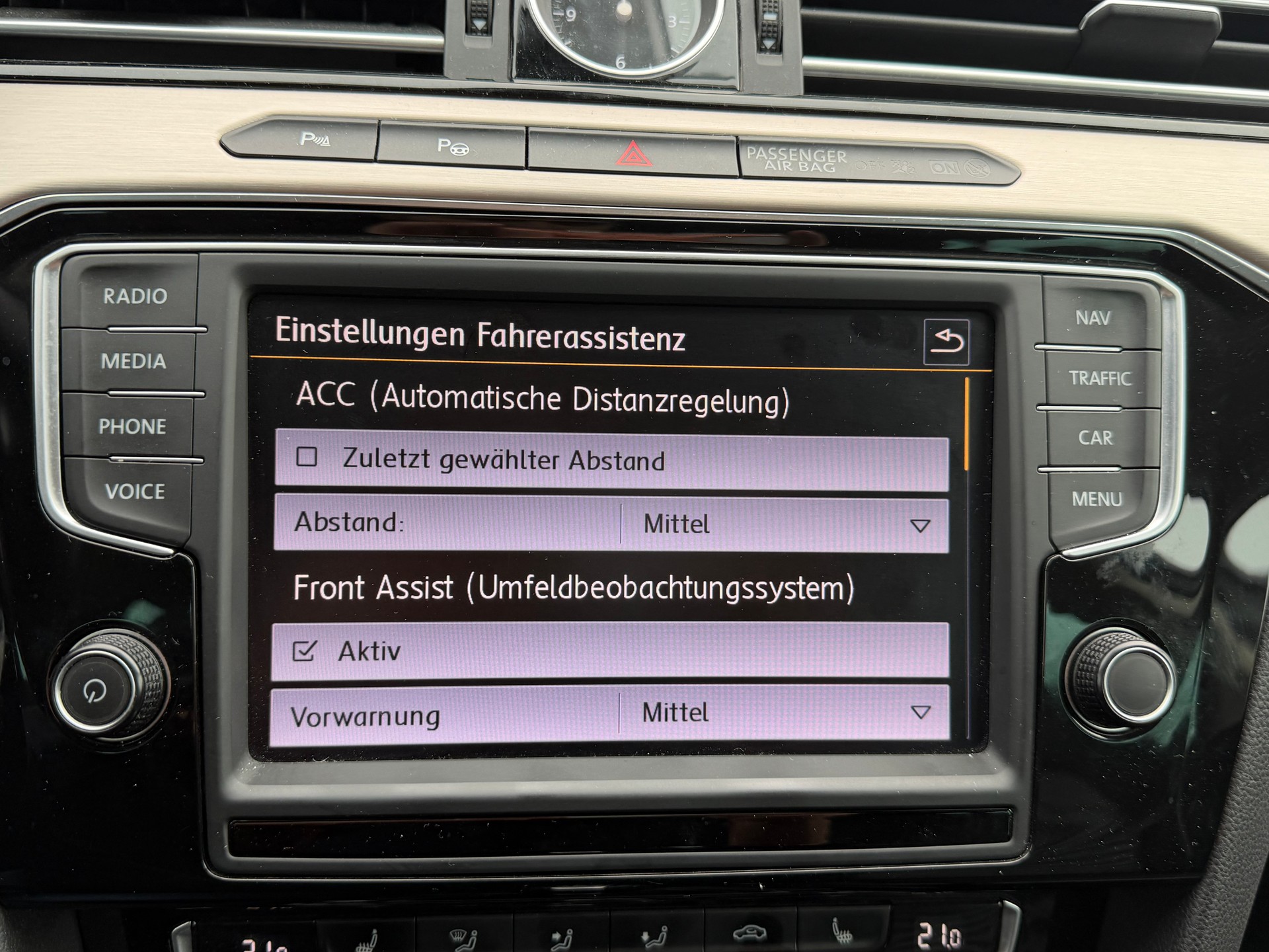 VW Passat Variant 2.0 TDI BMT Highline DSG-image-24