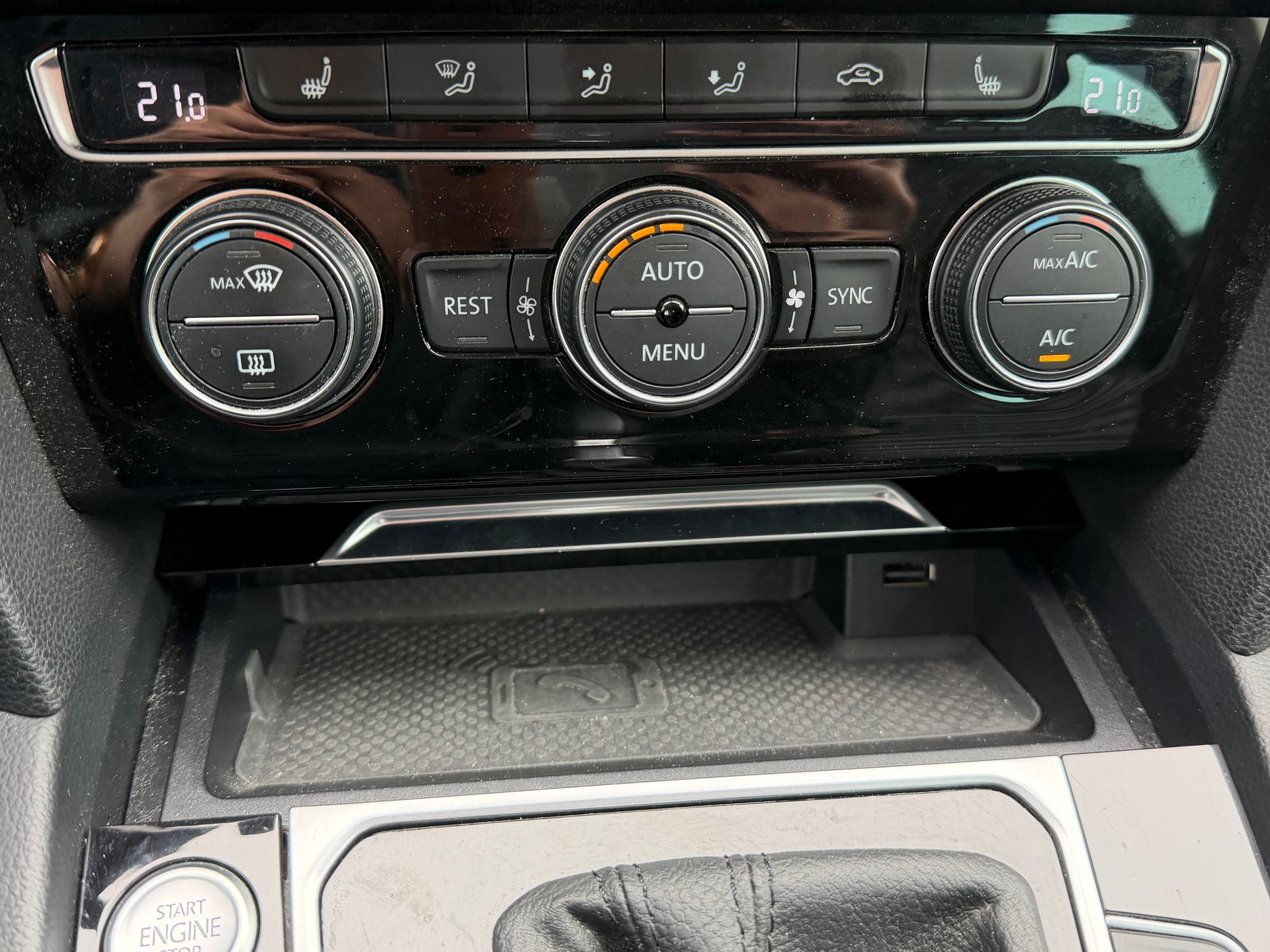 VW Passat Variant 2.0 TDI BMT Highline DSG-image-19