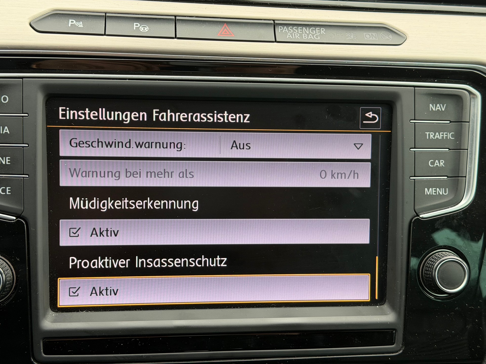 VW Passat Variant 2.0 TDI BMT Highline DSG-image-27