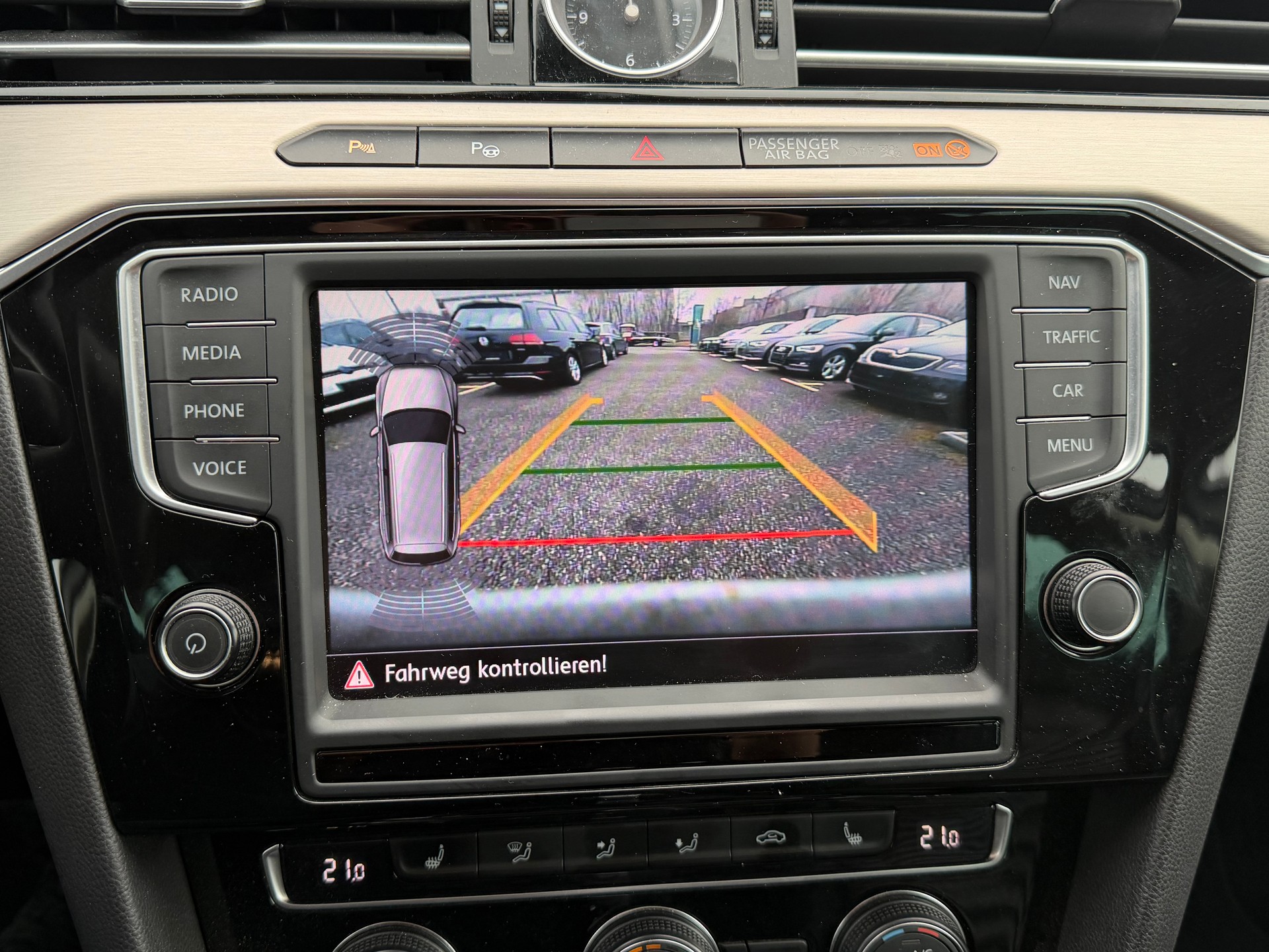 VW Passat Variant 2.0 TDI BMT Highline DSG-image-22