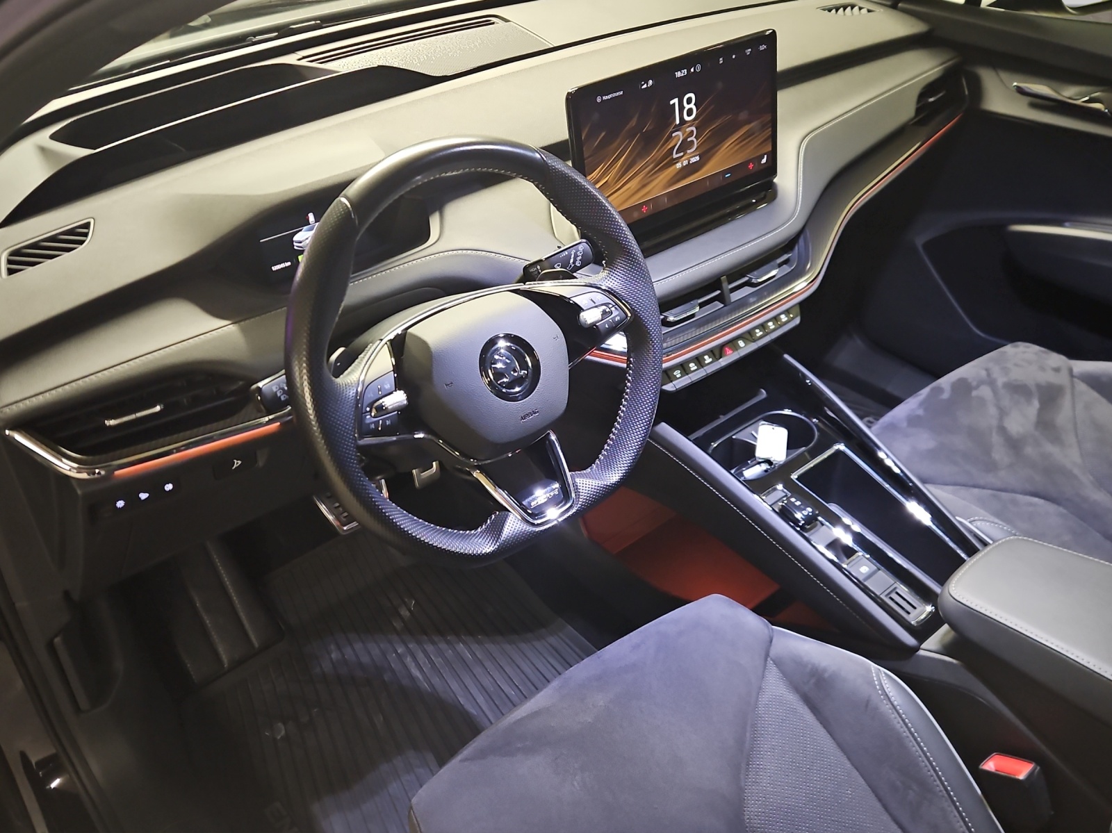 SKODA Enyaq iV 80x SportLine-image-6