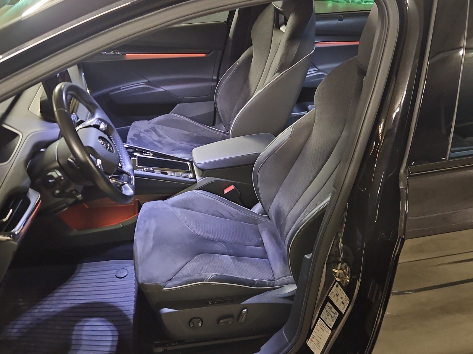 SKODA Enyaq iV 80x SportLine-image-8