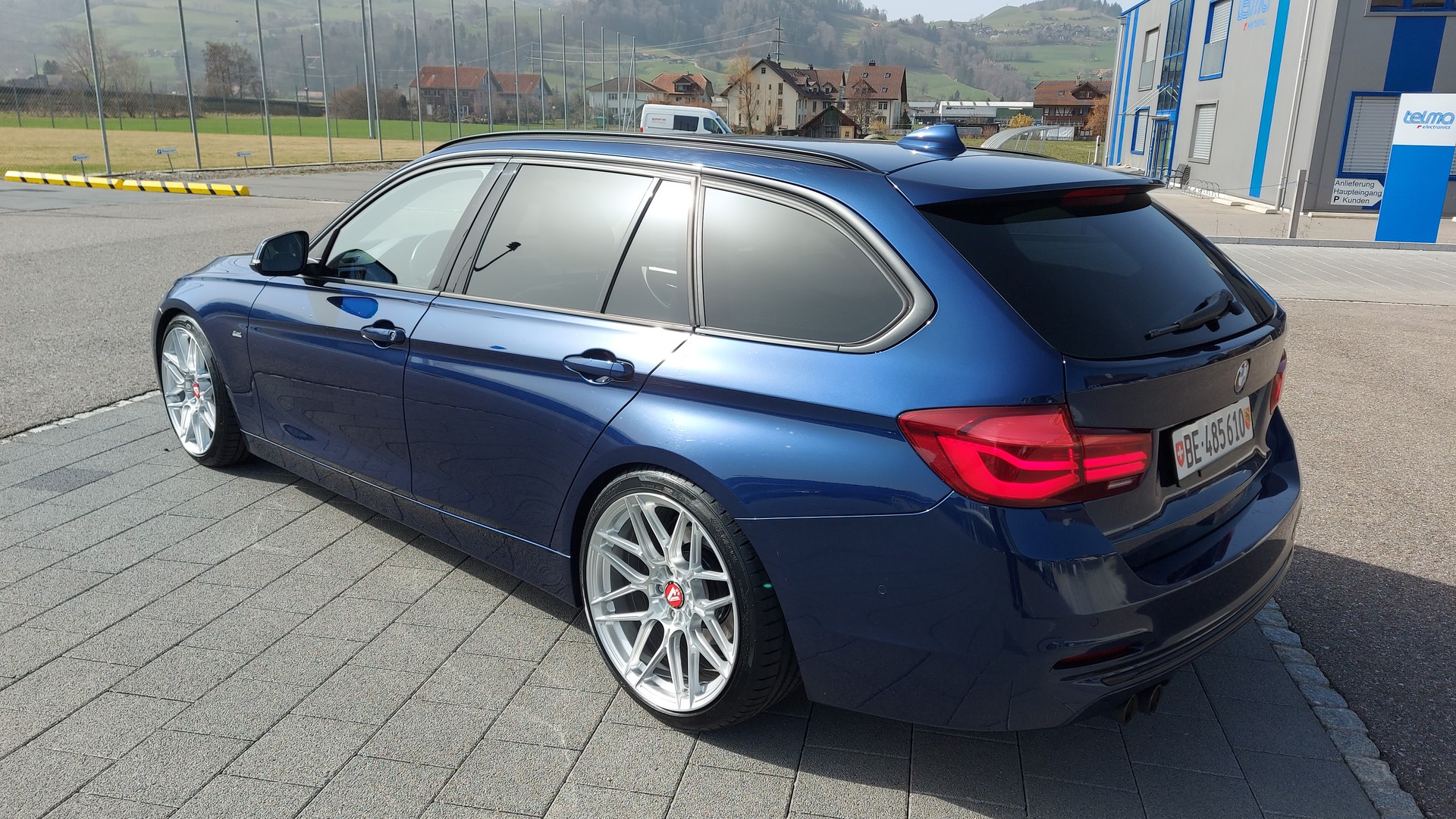 BMW 320d xDrive Touring Sport Line Steptronic-image-0