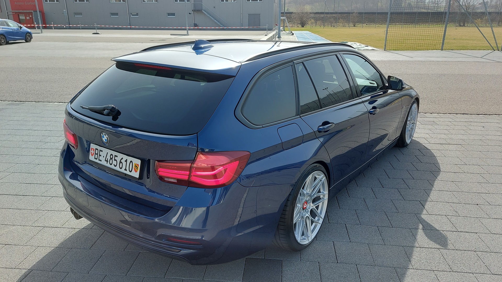 BMW 320d xDrive Touring Sport Line Steptronic-image-4