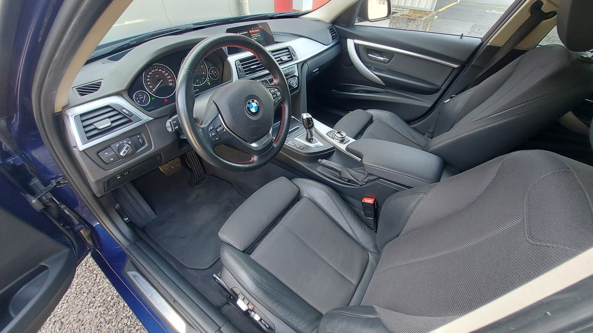 BMW 320d xDrive Touring Sport Line Steptronic-image-8