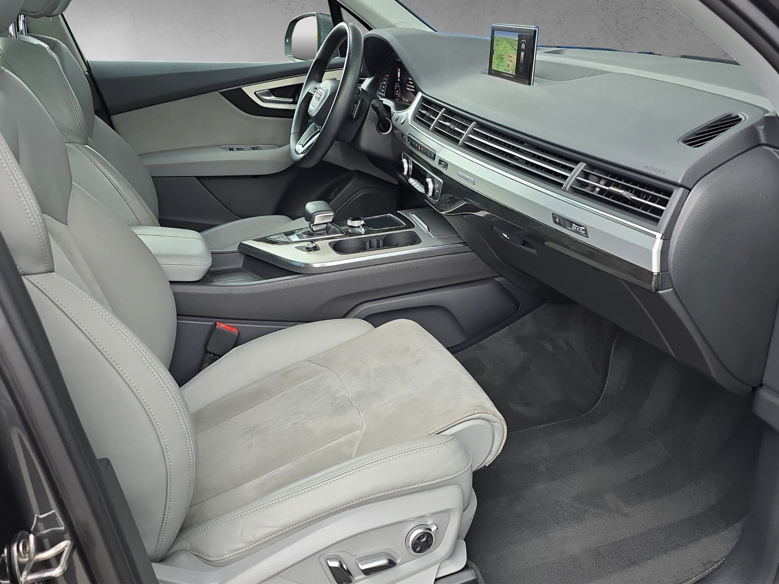 AUDI Q7 V6 333 PS 3.0 TFSI quattro tiptronic 7-Sitzer mit Luftfederung-image-7