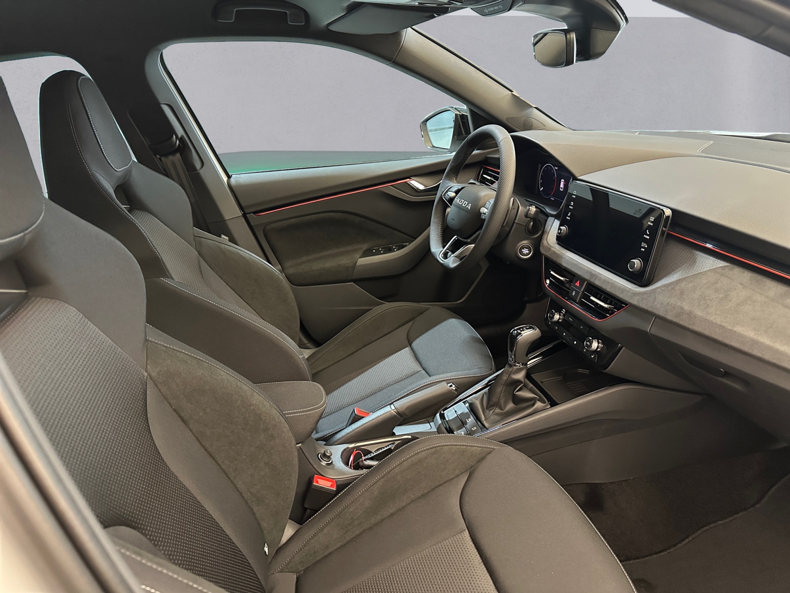 SKODA Kamiq 1.0 TSI Dynamic DSG-image-12