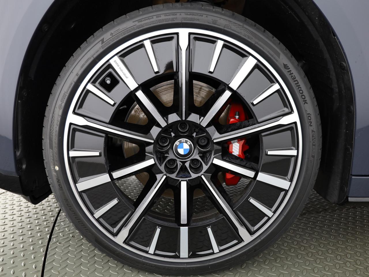 BMW iX3 50 xDrive-image-24