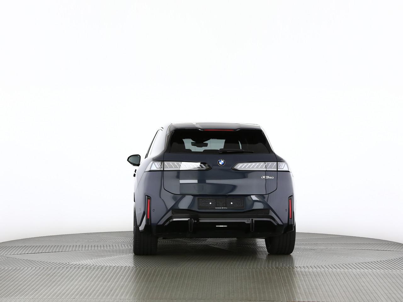 BMW iX3 50 xDrive-image-8