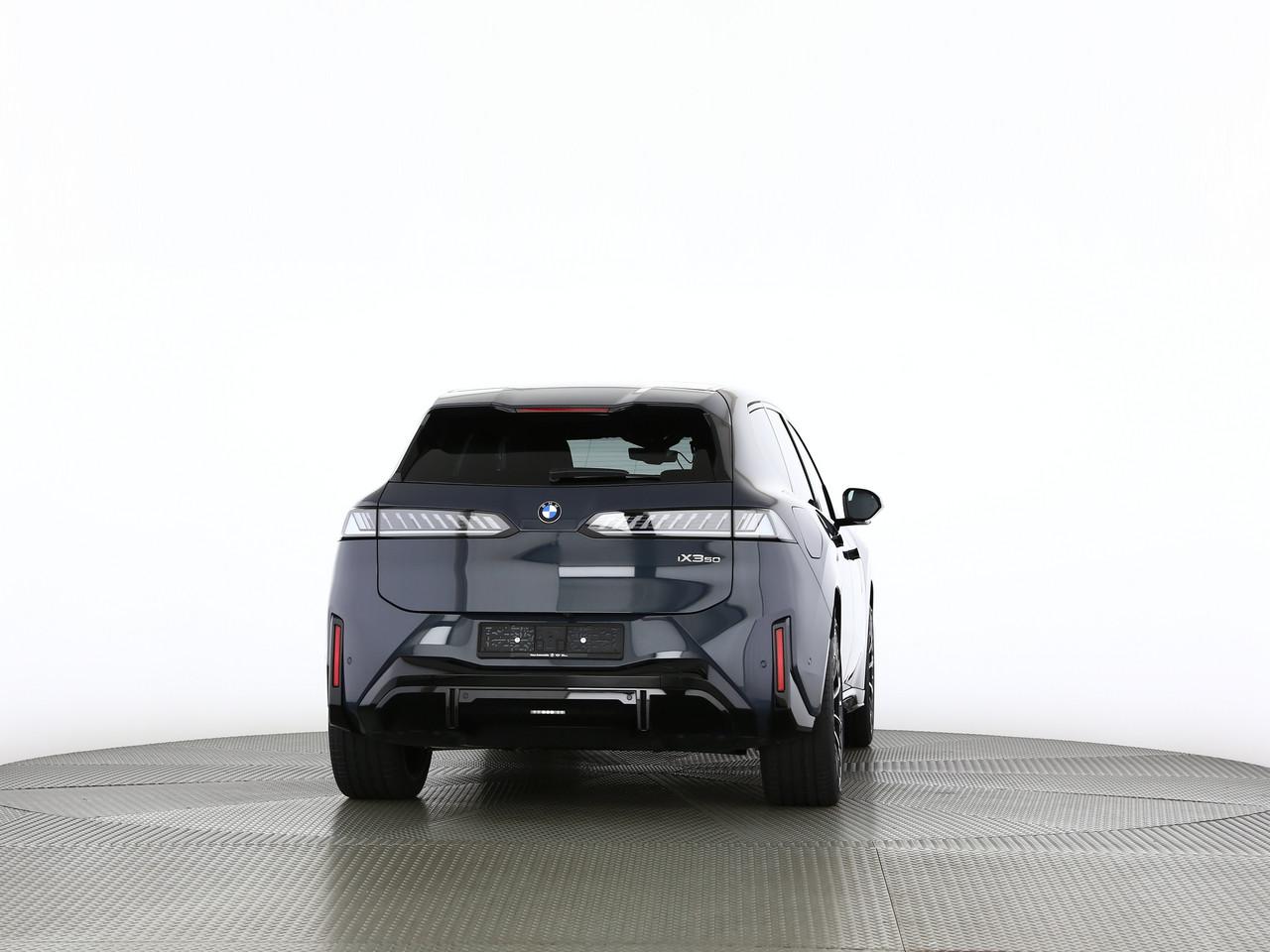 BMW iX3 50 xDrive-image-9