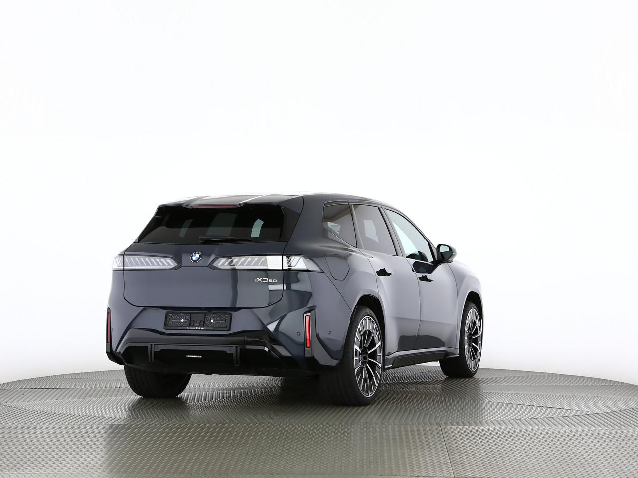 BMW iX3 50 xDrive-image-10
