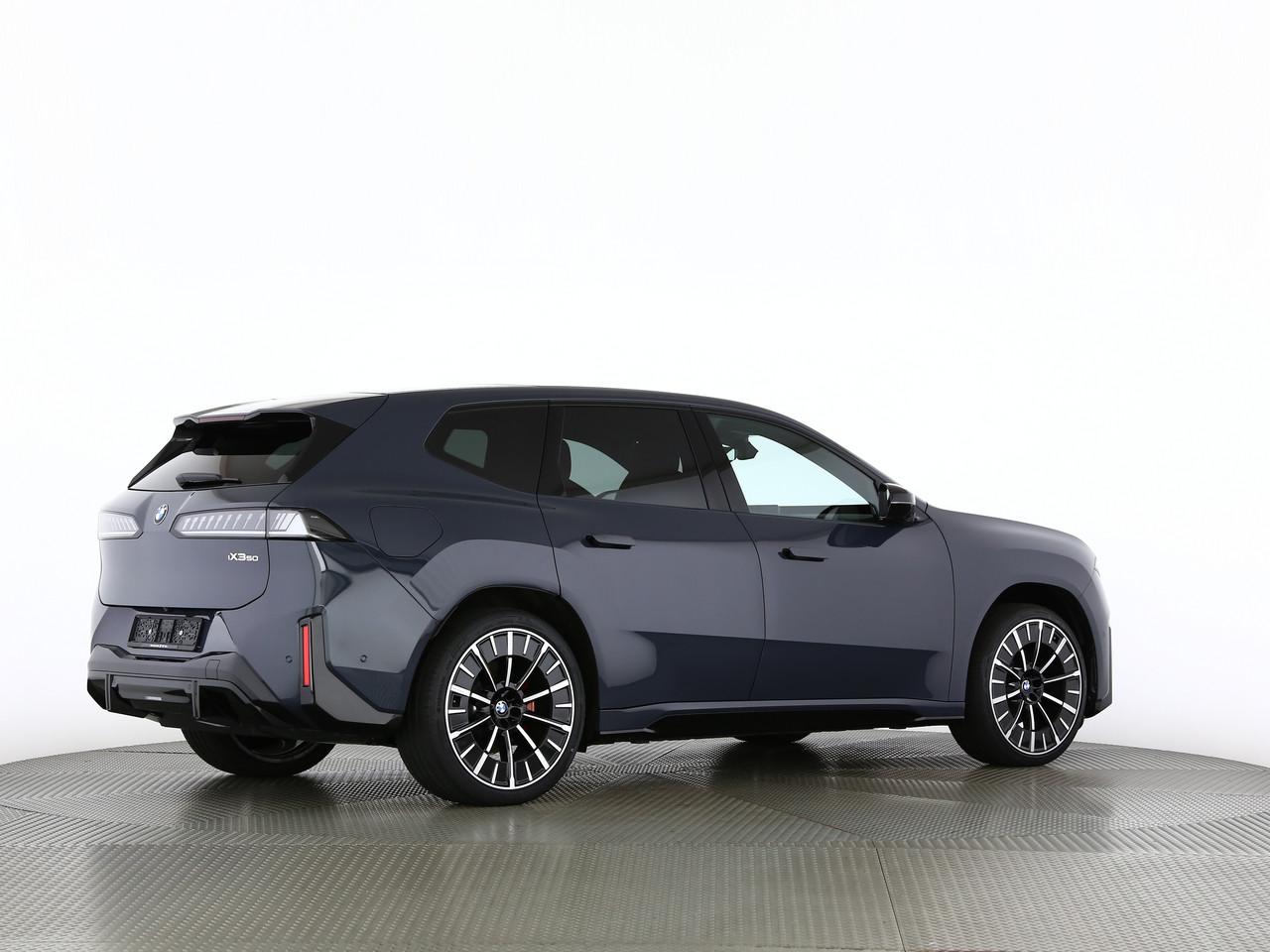 BMW iX3 50 xDrive-image-12