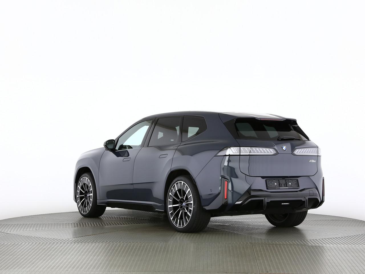 BMW iX3 50 xDrive-image-7