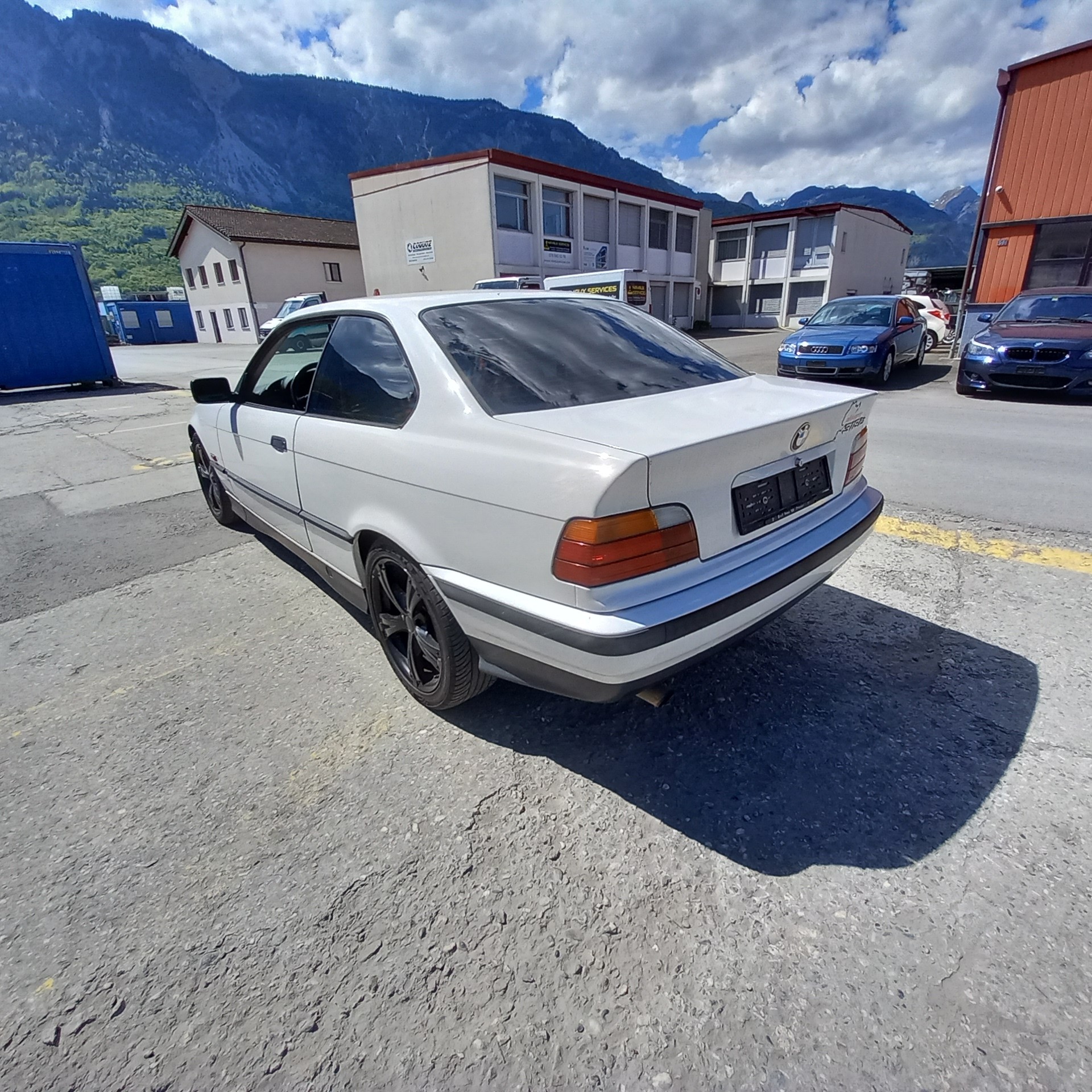 BMW 318iS A Coupé-image-2