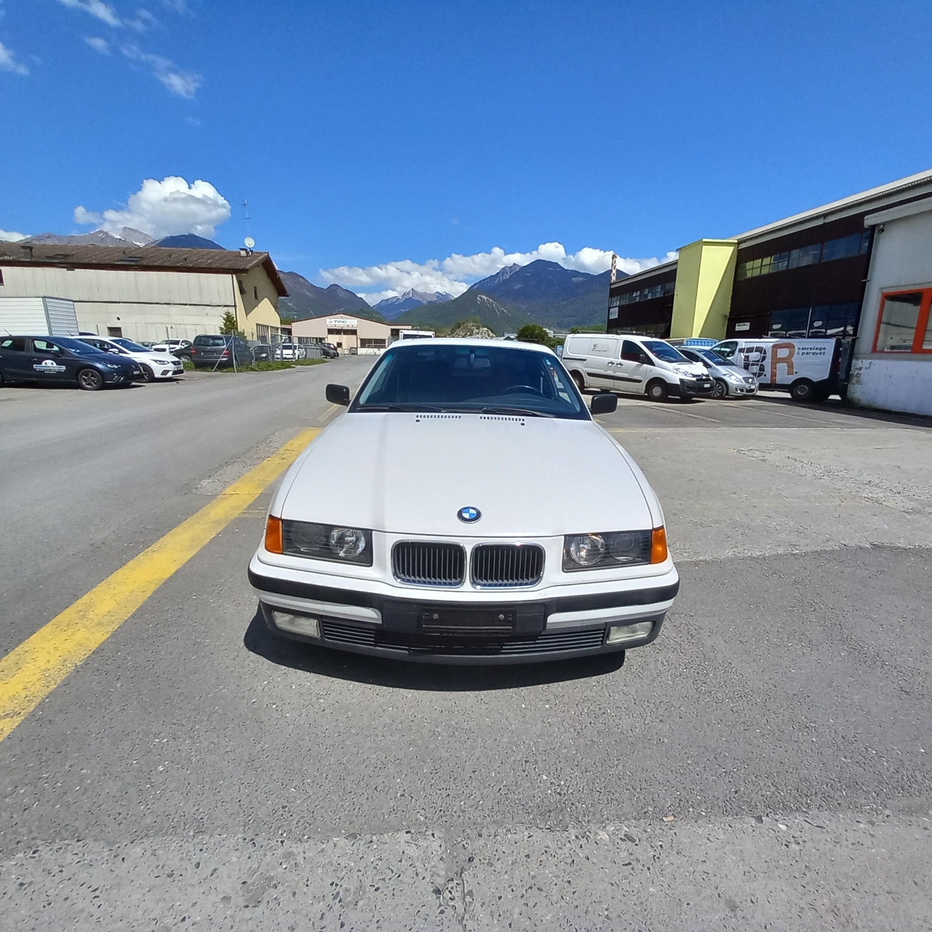 BMW 318iS A Coupé-image-0