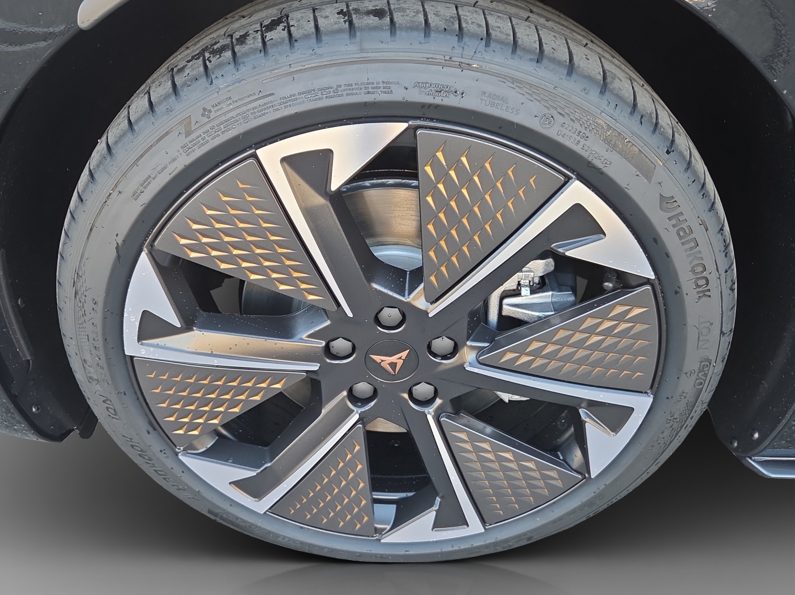 CUPRA Born 79 kWh e-Boost Adrenaline-image-13