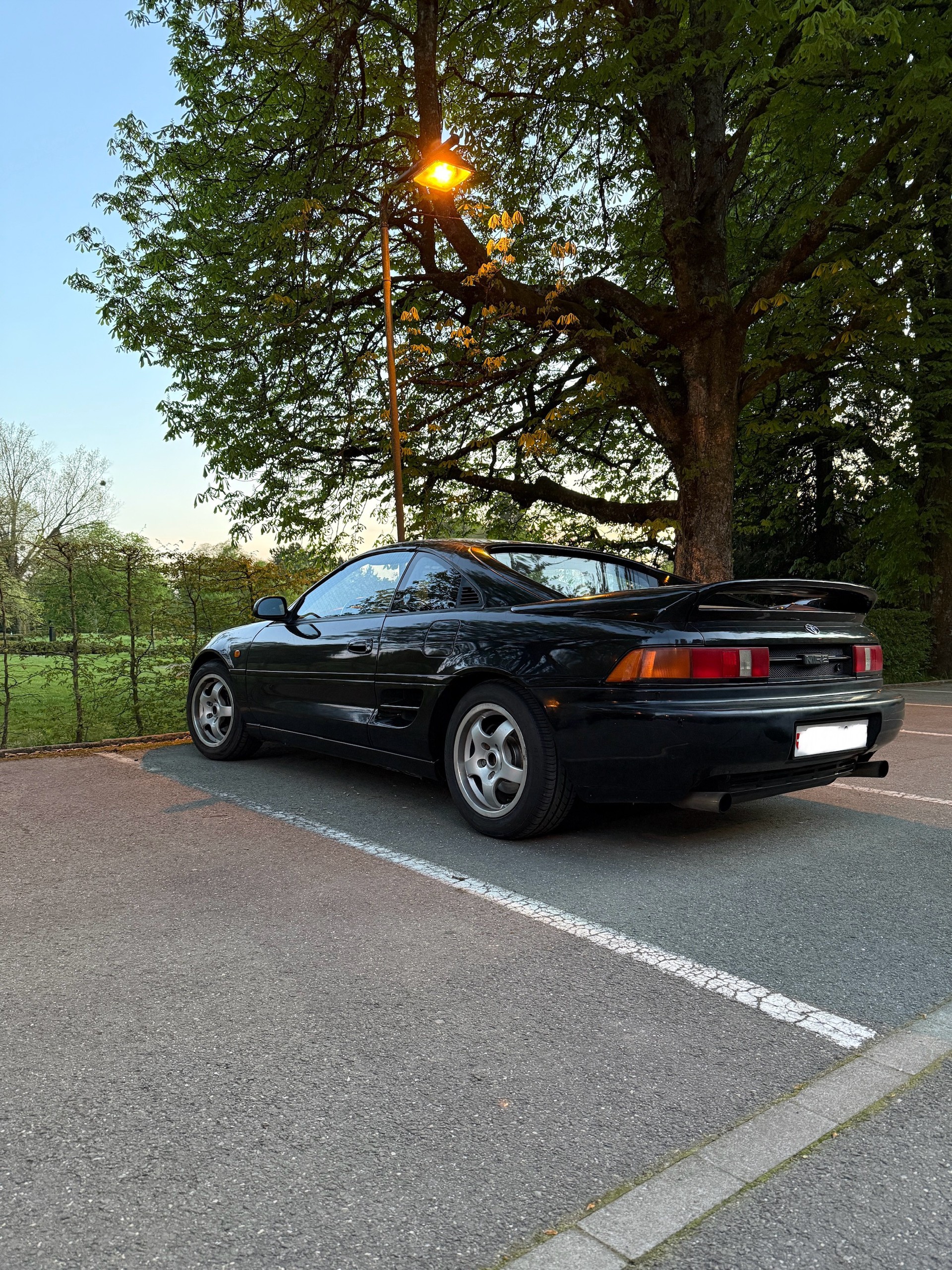TOYOTA MR2 2.0-image-1