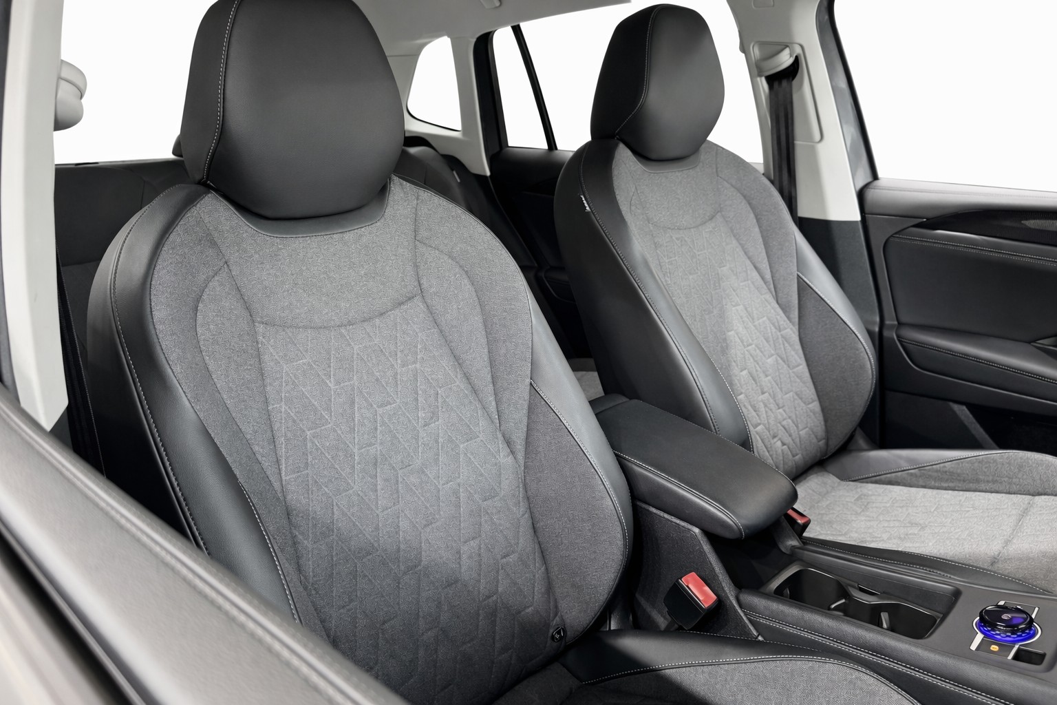 VW Tiguan 2.0 TDI SCR Elegance DSG * Anhängerkupplung *-image-11
