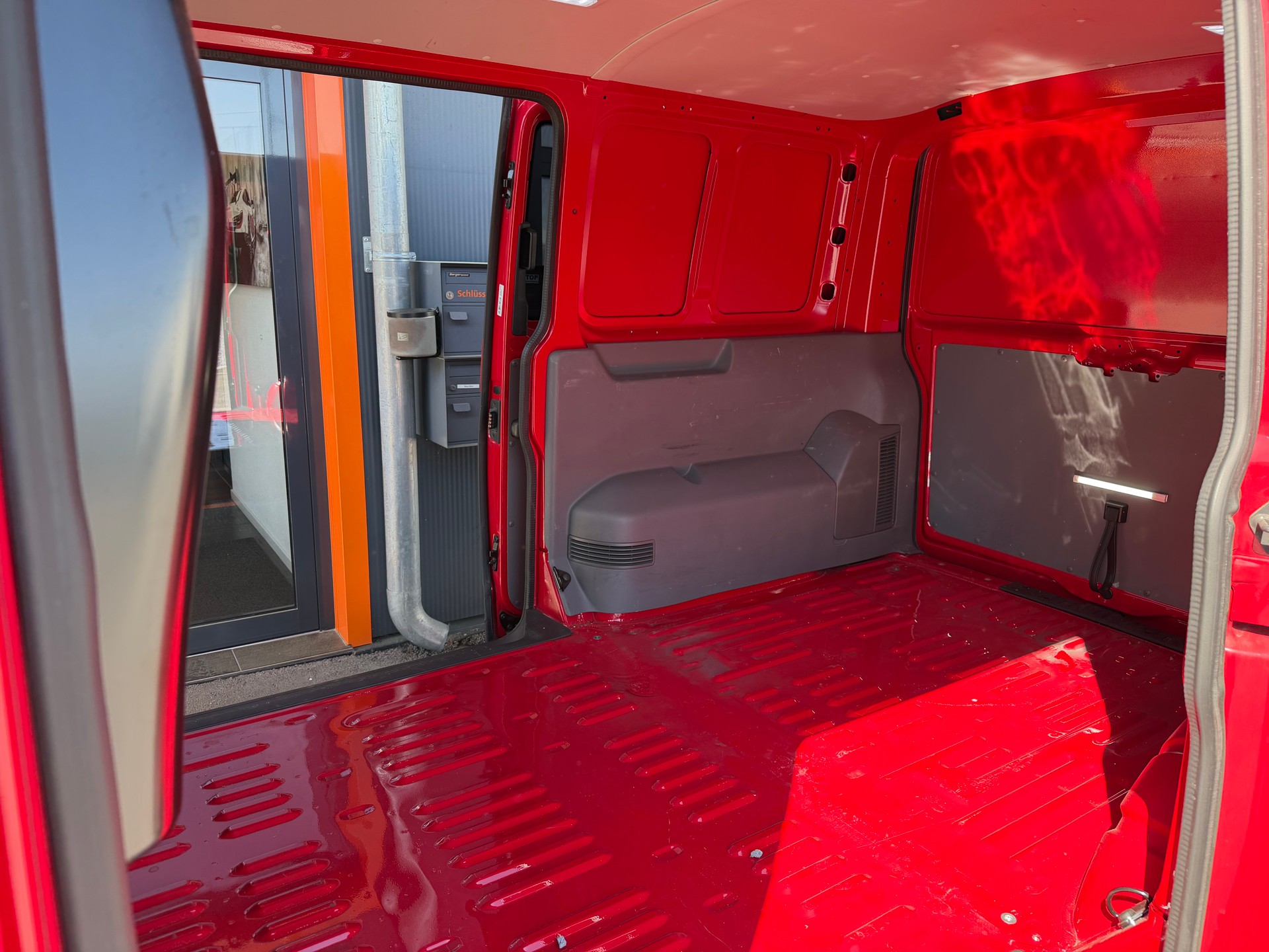 VW T6.1 2.0 TDI 4Motion DSG-image-13