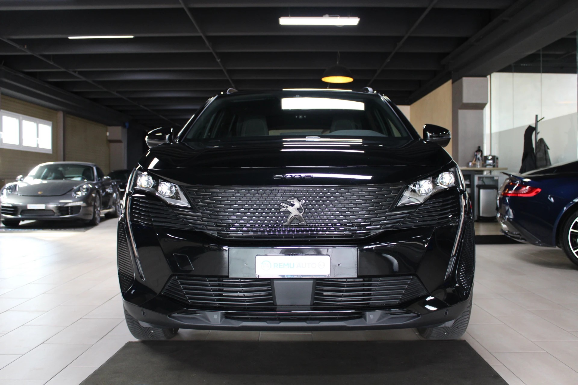 PEUGEOT 5008 1.2 Pure Tech Allure Pack EAT8-image-6