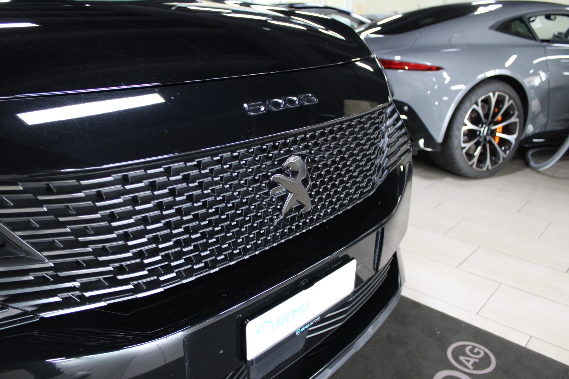 PEUGEOT 5008 1.2 Pure Tech Allure Pack EAT8-image-7