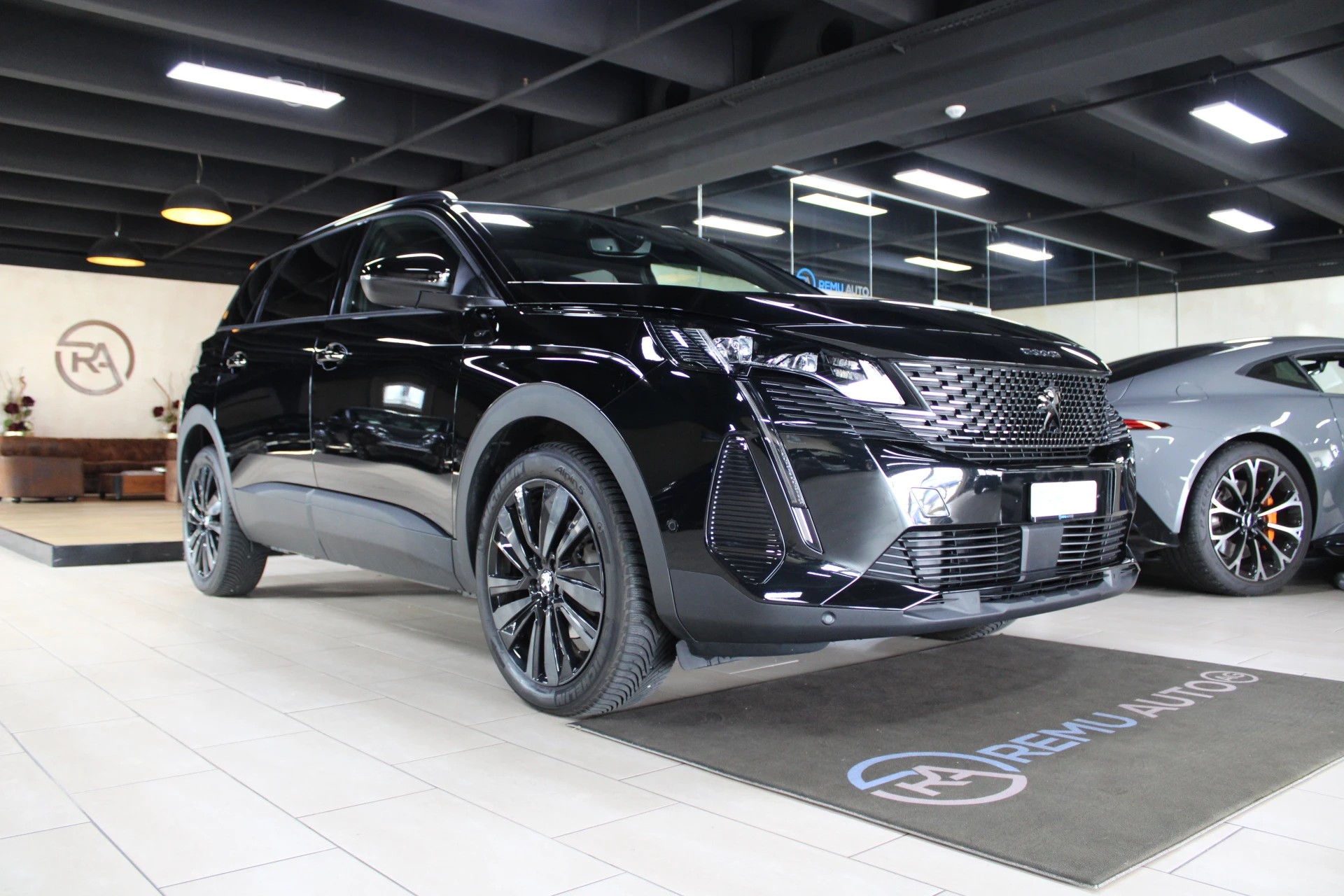 PEUGEOT 5008 1.2 Pure Tech Allure Pack EAT8-image-1