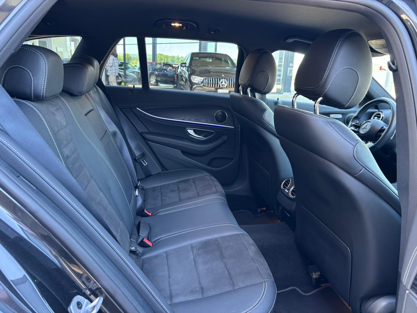 MERCEDES-BENZ E 220d AMG-Line 4Matic Kombi-image-9