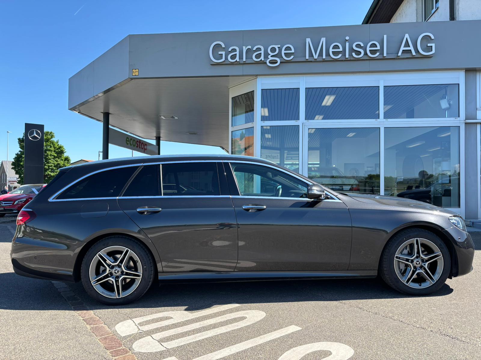 MERCEDES-BENZ E 220d AMG-Line 4Matic Kombi-image-4