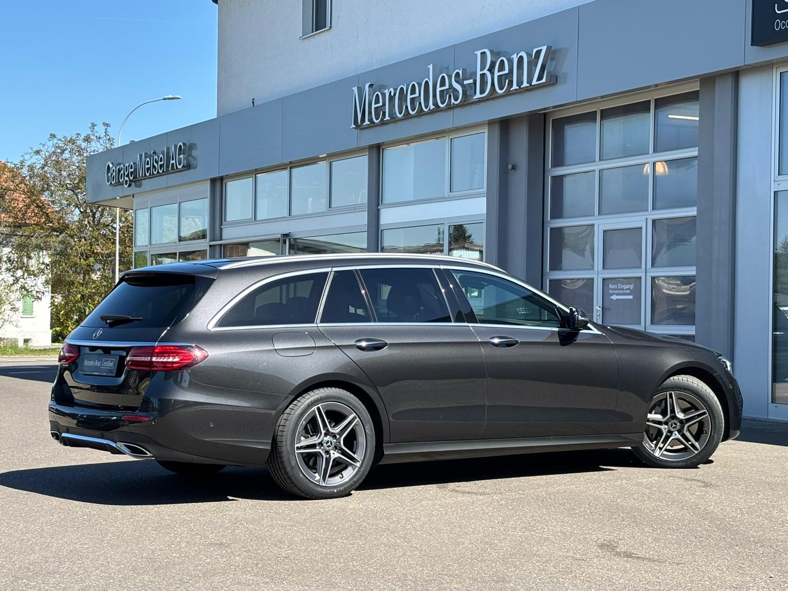 MERCEDES-BENZ E 220d AMG-Line 4Matic Kombi-image-2