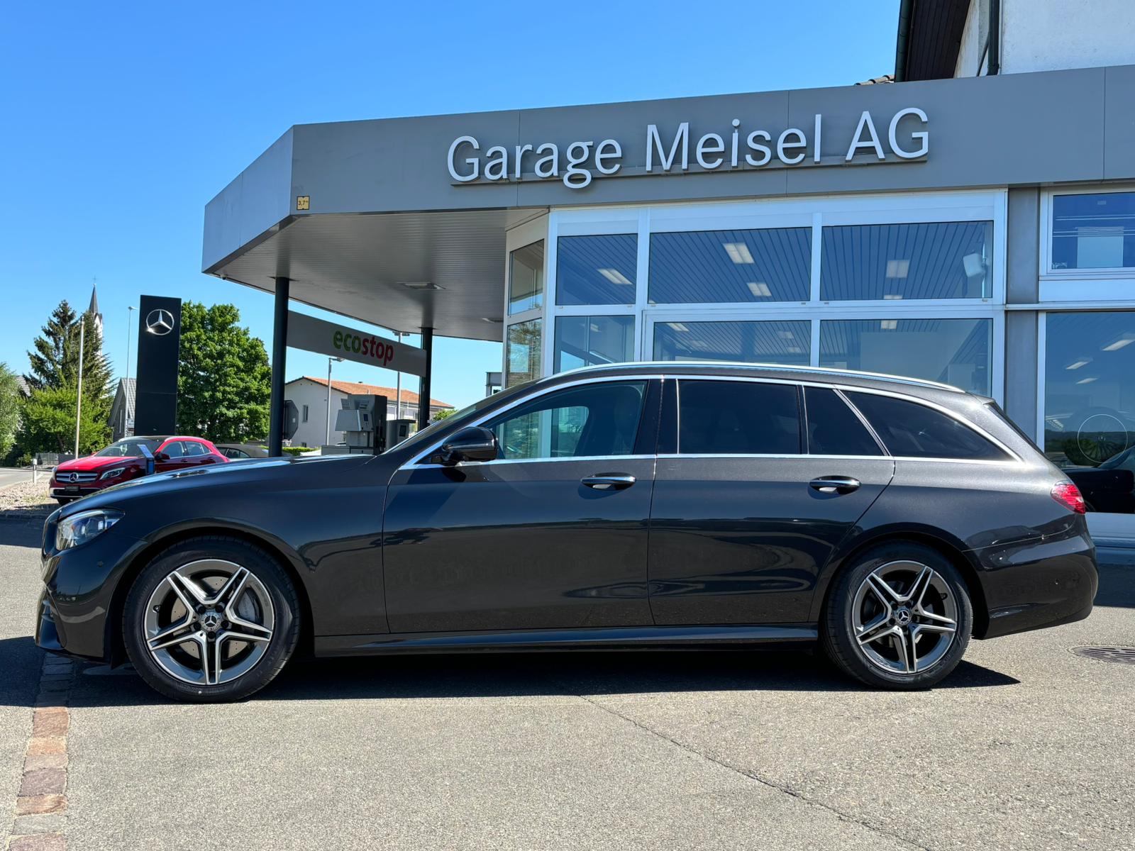 MERCEDES-BENZ E 220d AMG-Line 4Matic Kombi-image-5