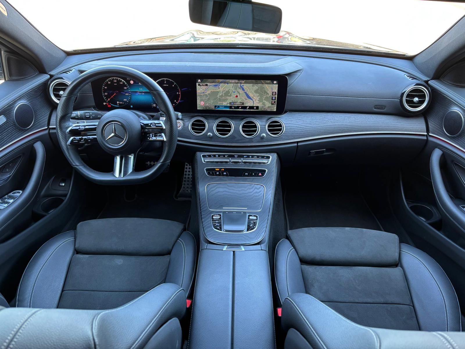 MERCEDES-BENZ E 220d AMG-Line 4Matic Kombi-image-7