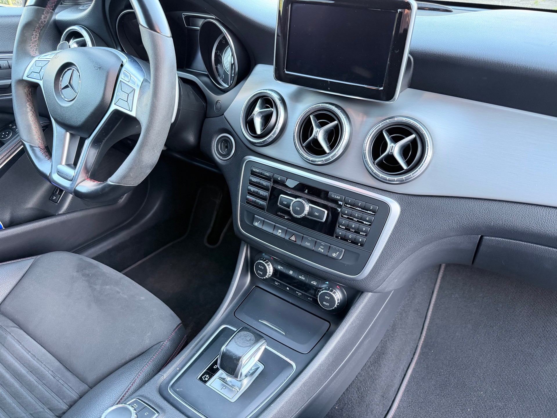 MERCEDES-BENZ CLA 45 AMG 4Matic Speedshift-image-12