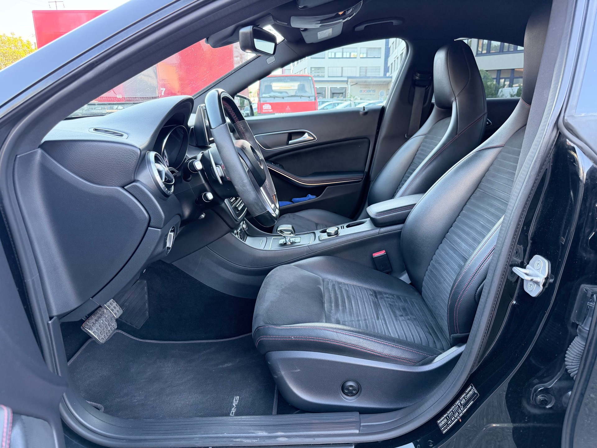 MERCEDES-BENZ CLA 45 AMG 4Matic Speedshift-image-9