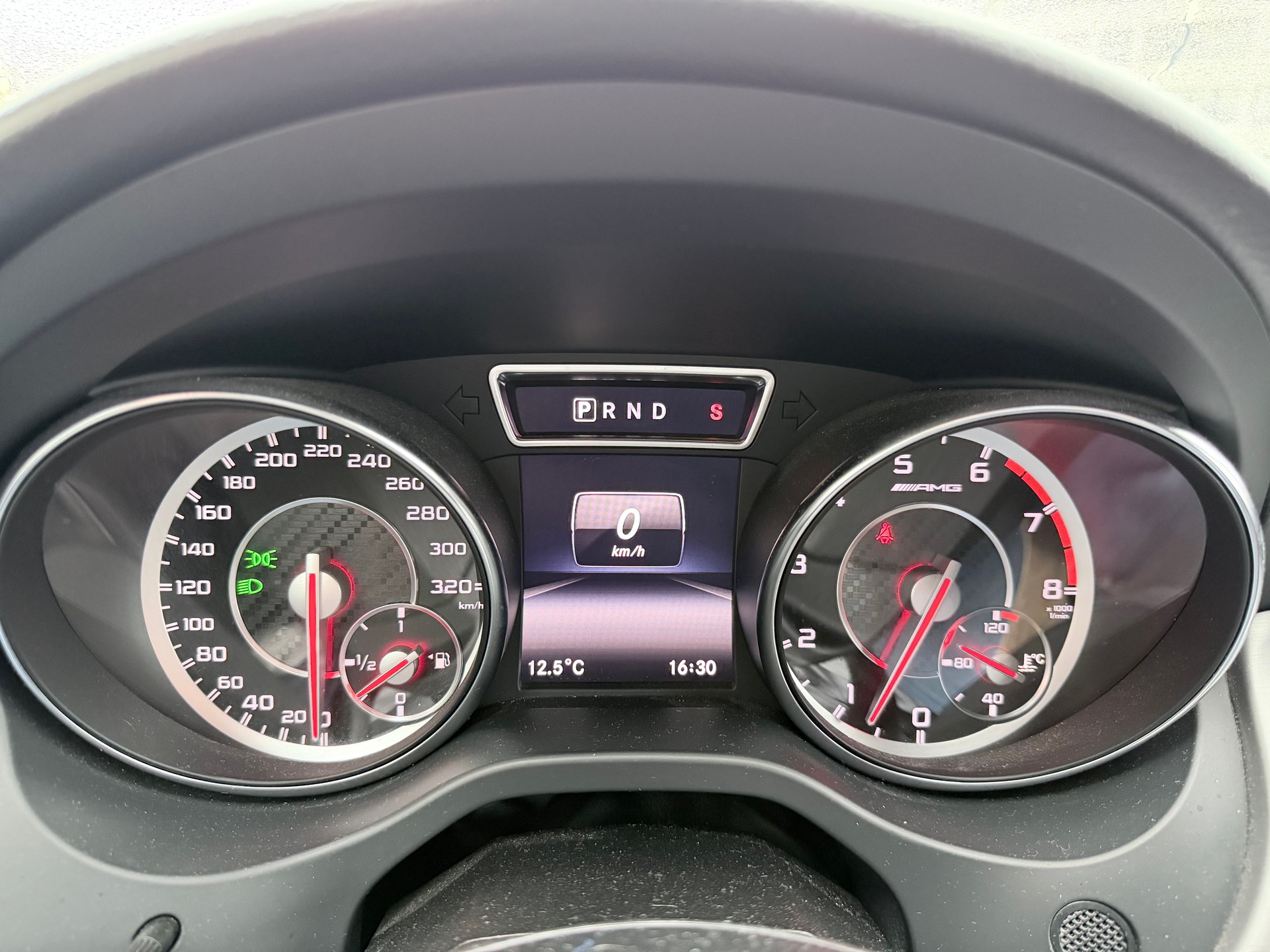 MERCEDES-BENZ CLA 45 AMG 4Matic Speedshift-image-14