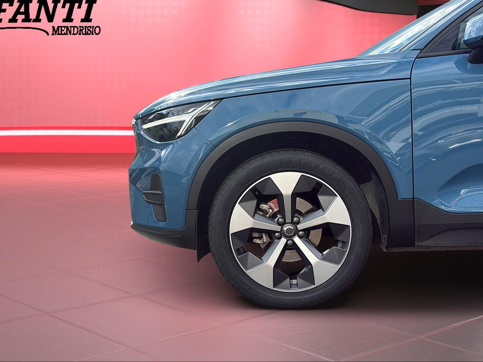 VOLVO XC40 1.5 T2 Momentum-image-2