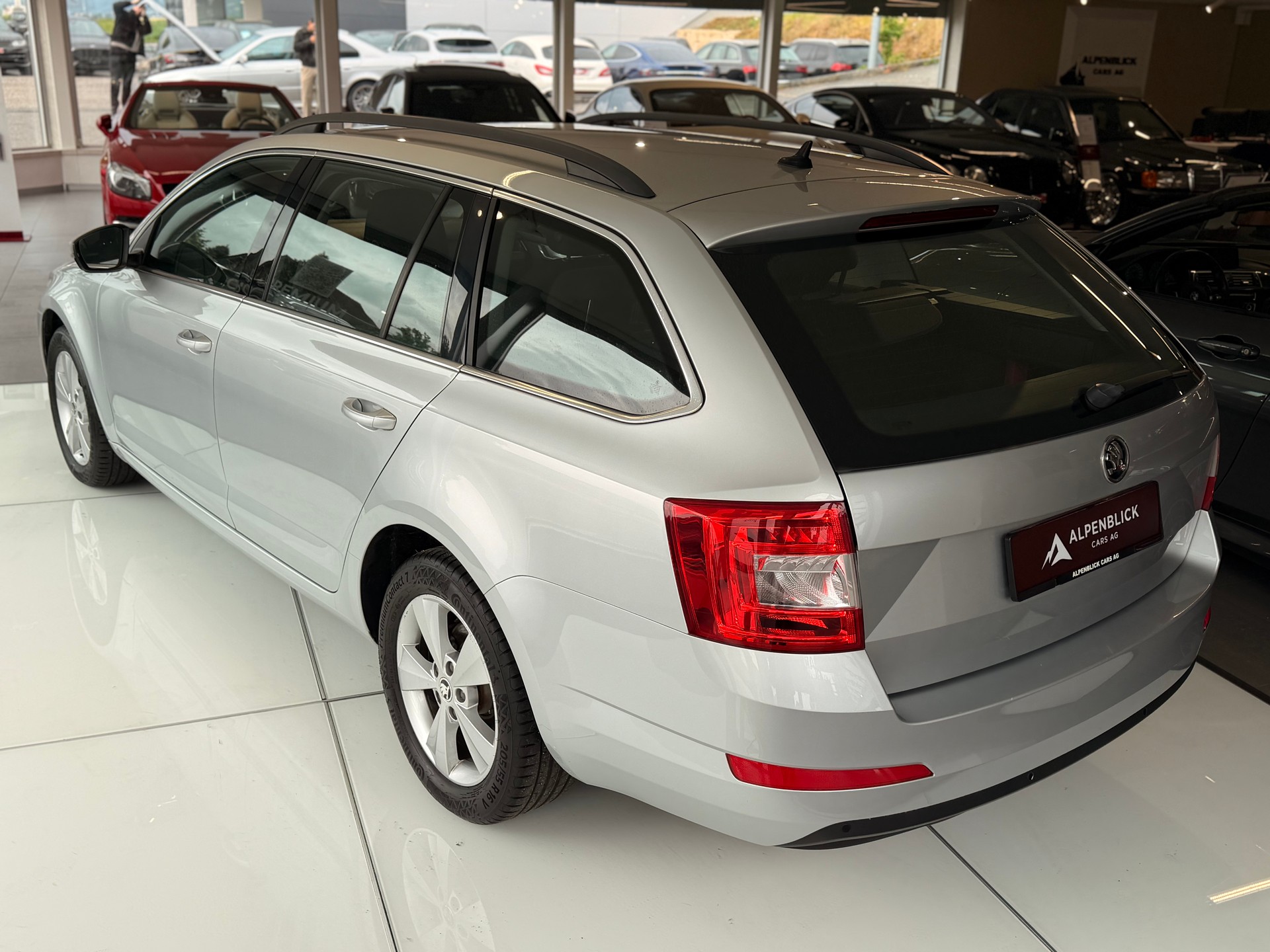SKODA Octavia Combi 2.0 TDI Ambition 4x4 DSG-image-9