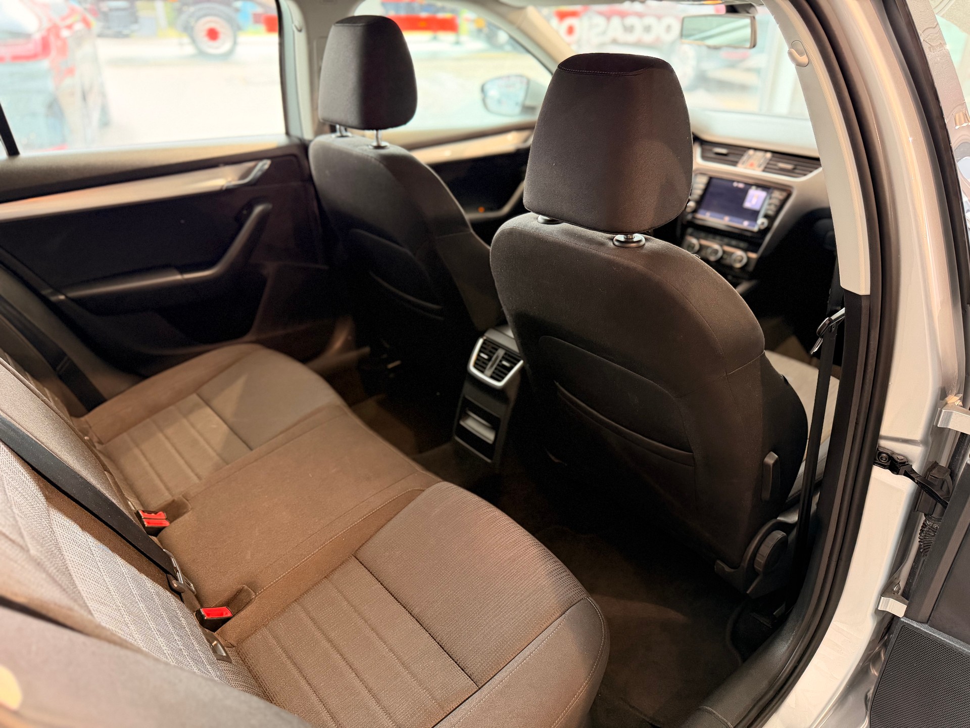 SKODA Octavia Combi 2.0 TDI Ambition 4x4 DSG-image-18