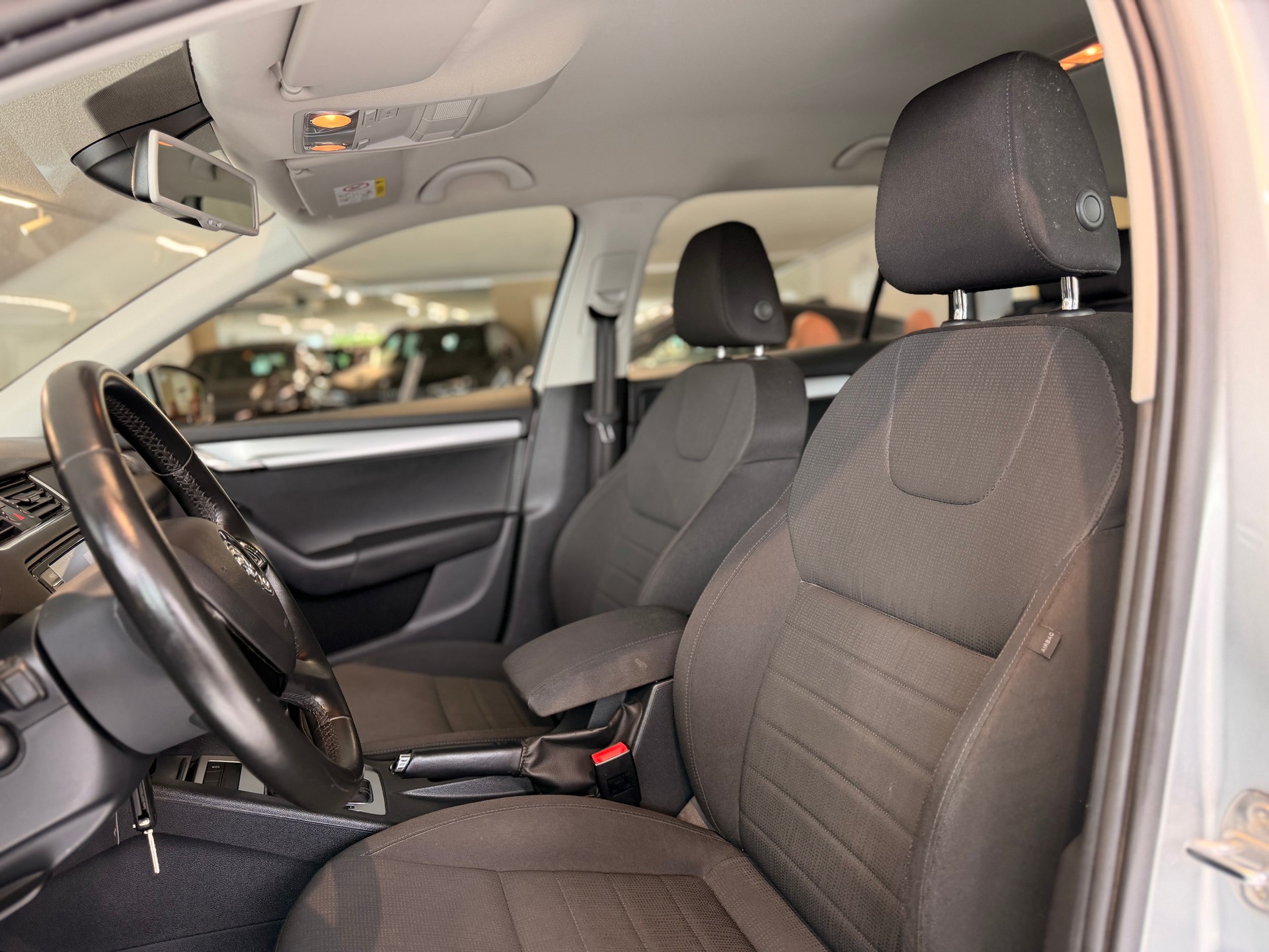 SKODA Octavia Combi 2.0 TDI Ambition 4x4 DSG-image-13