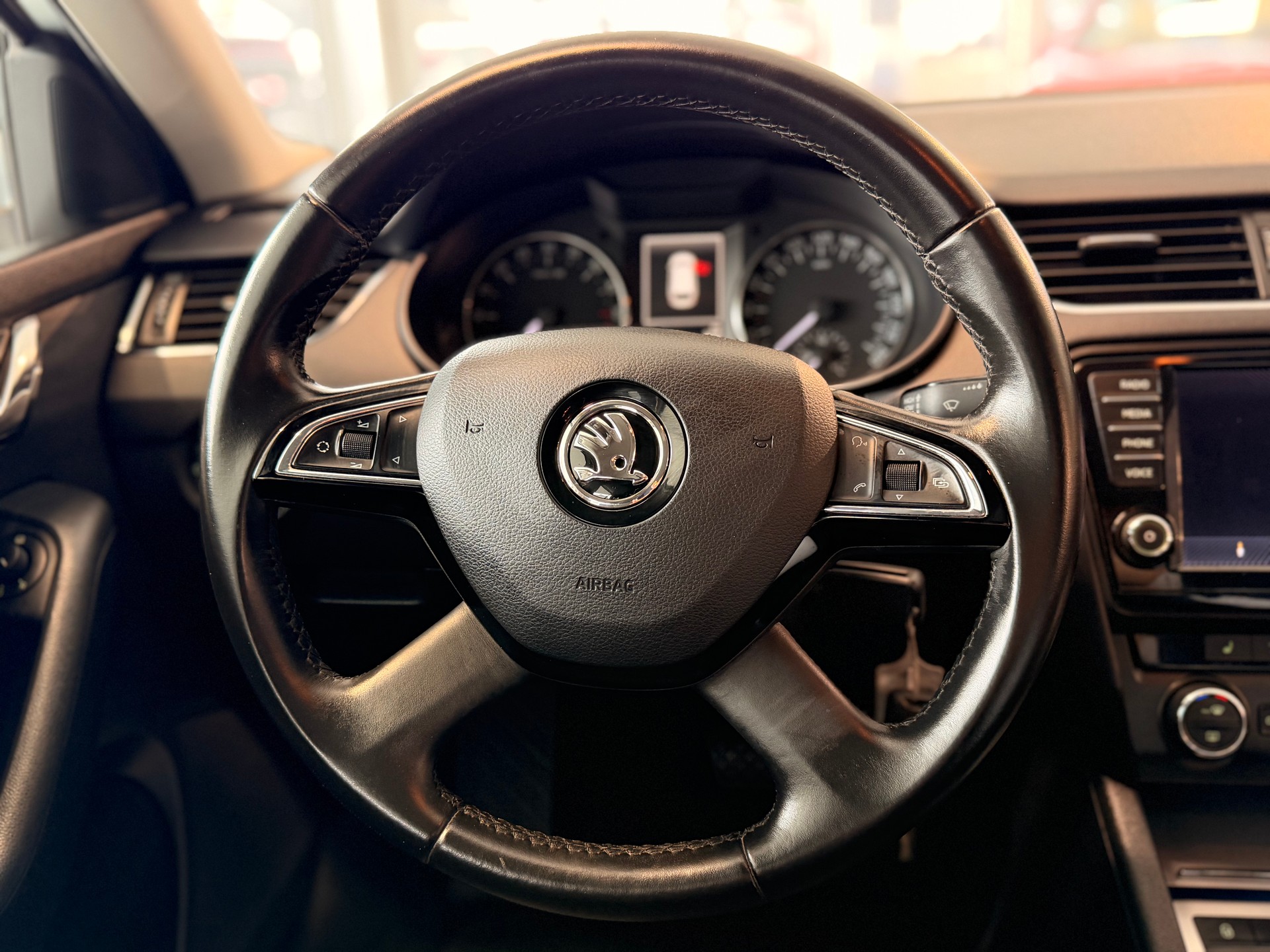 SKODA Octavia Combi 2.0 TDI Ambition 4x4 DSG-image-23