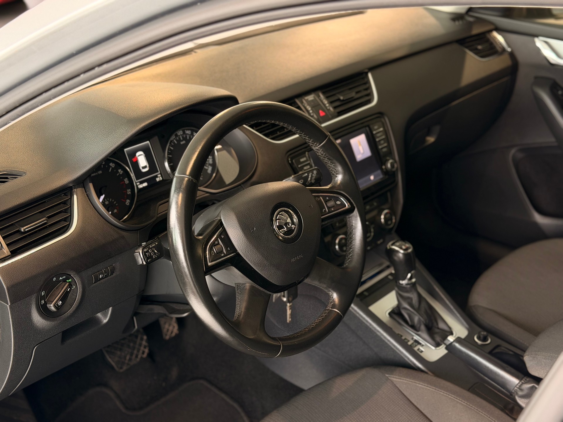 SKODA Octavia Combi 2.0 TDI Ambition 4x4 DSG-image-14