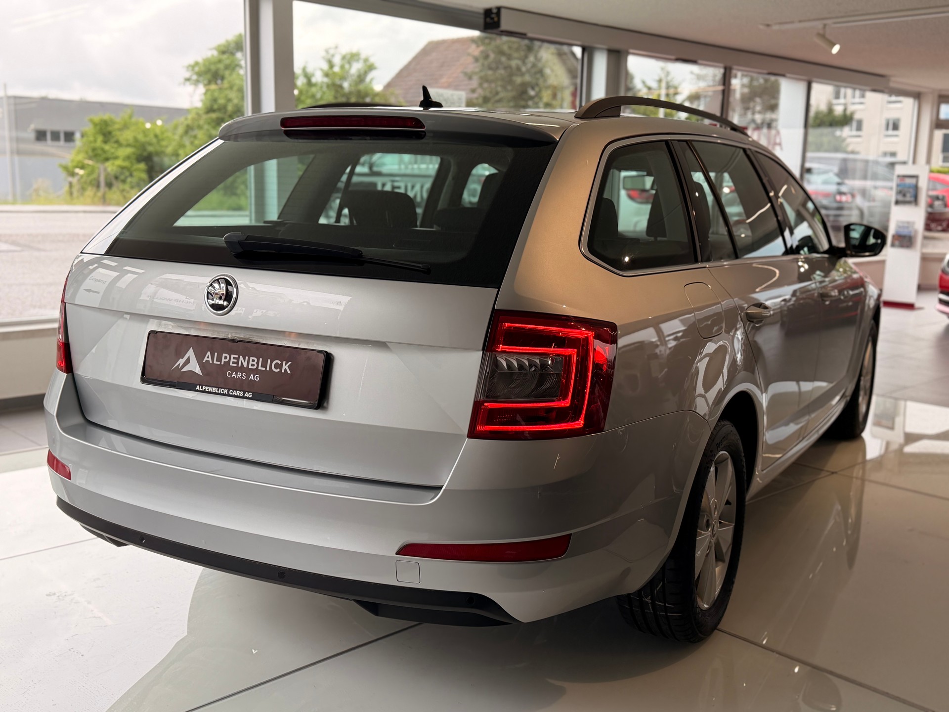 SKODA Octavia Combi 2.0 TDI Ambition 4x4 DSG-image-7
