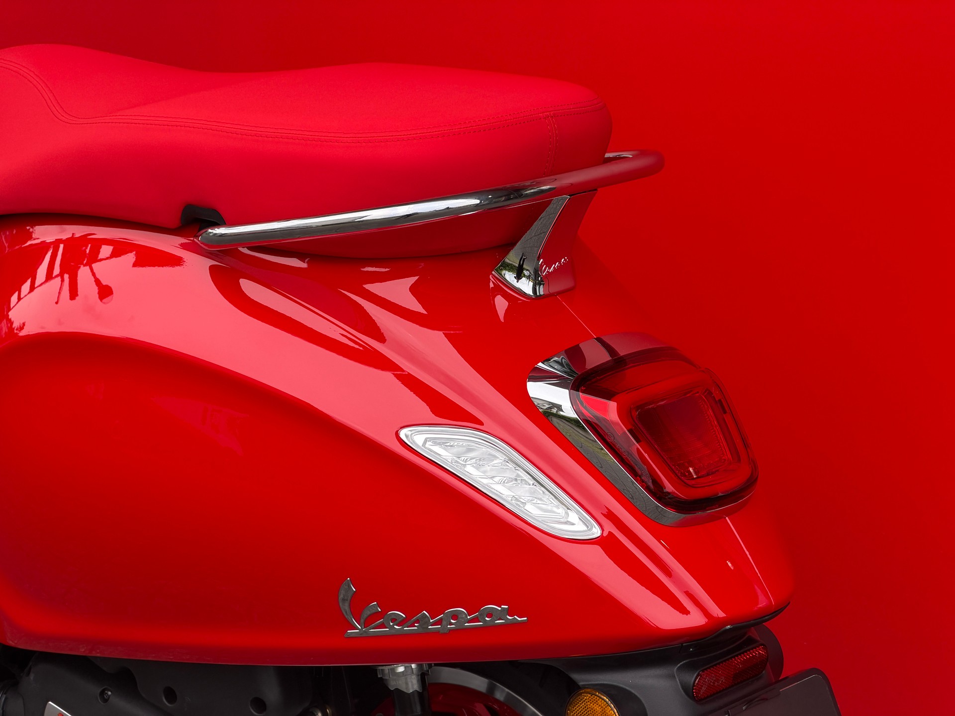 PIAGGIO Vespa 125 Primavera (RED) MY26-image-12