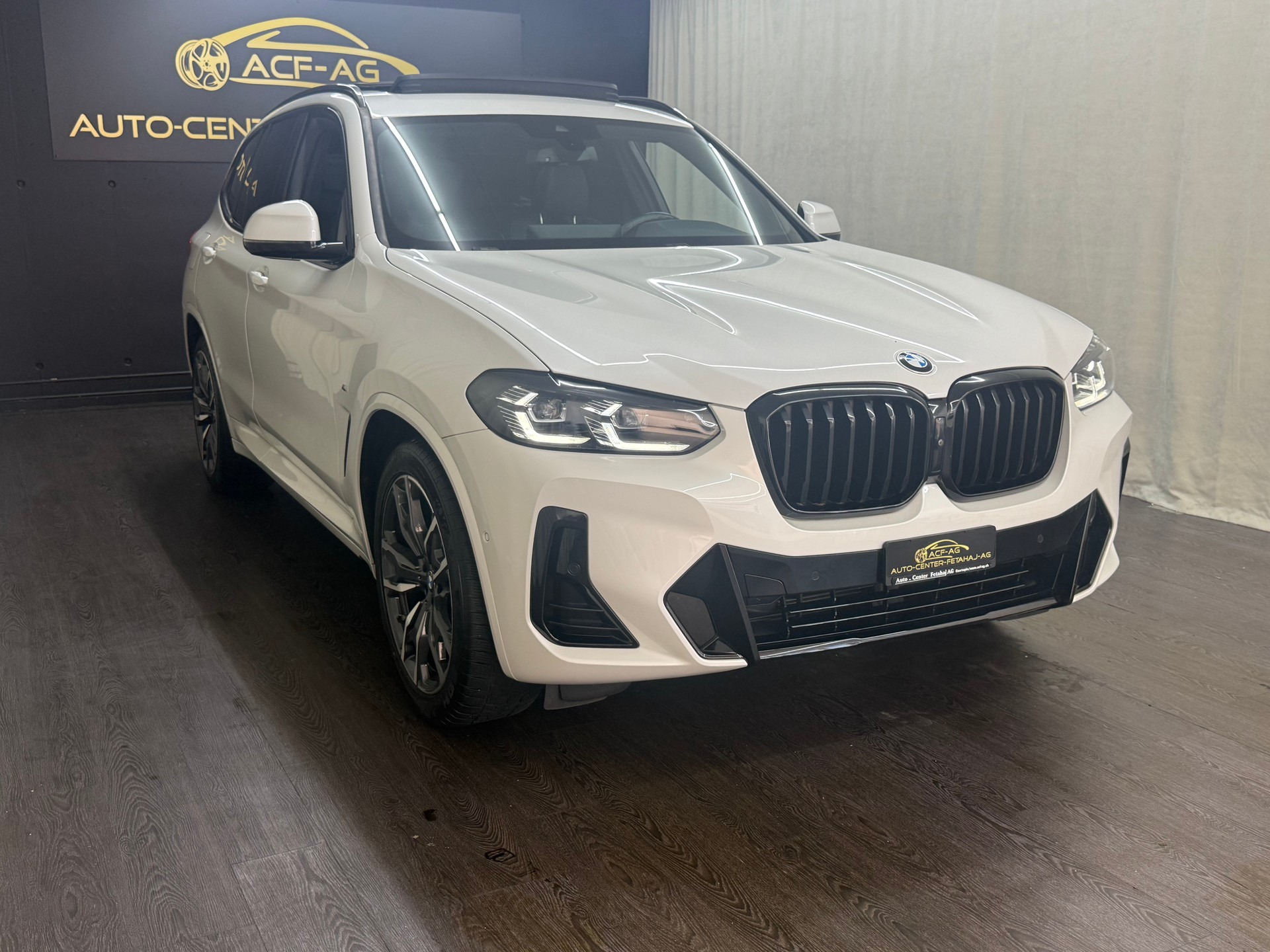 BMW X3 xDrive 20i M Sport-showroom-element-2