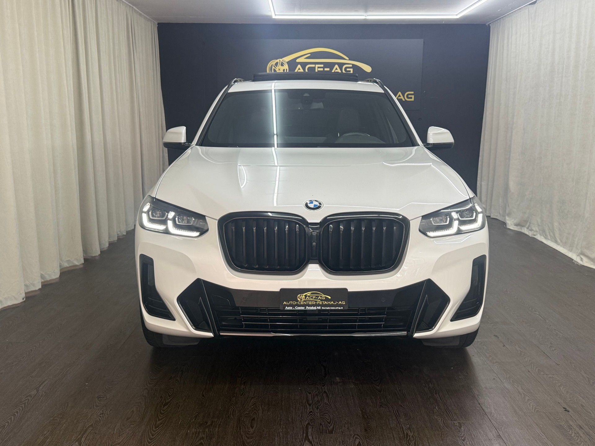 BMW X3 xDrive 20i M Sport-showroom-element-1