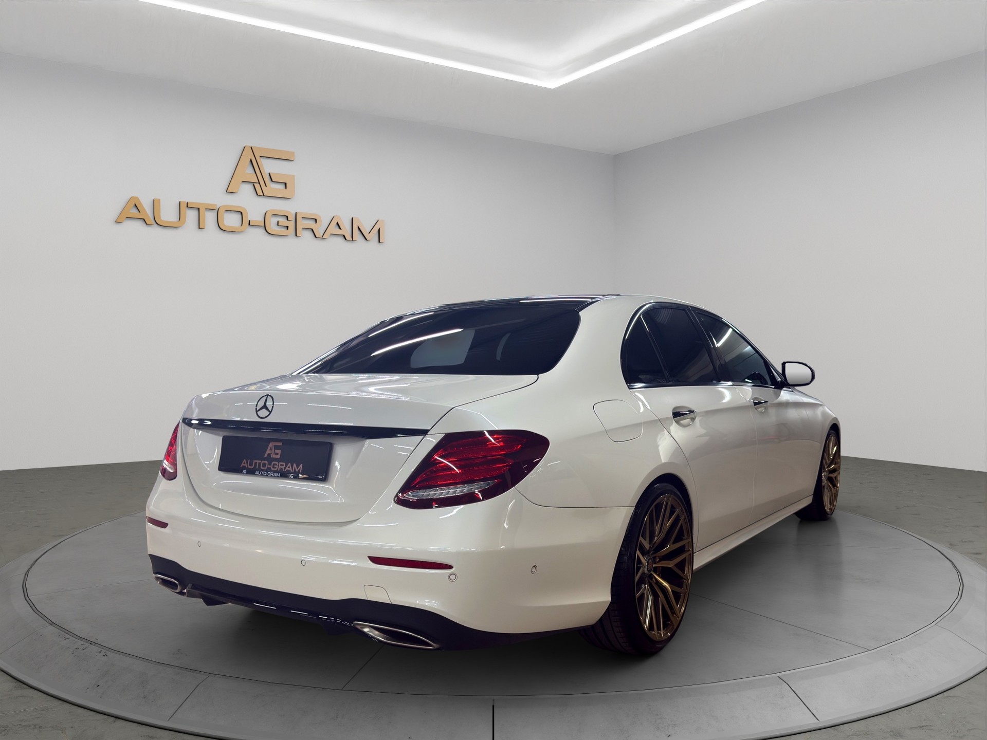MERCEDES-BENZ E 450 AMG Line 4Matic 9G-Tronic-image-4