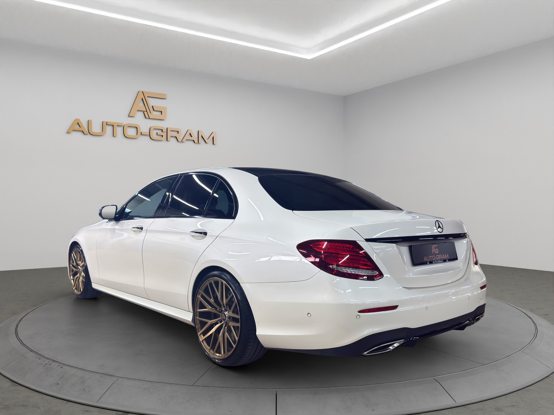 MERCEDES-BENZ E 450 AMG Line 4Matic 9G-Tronic-showroom-element-2