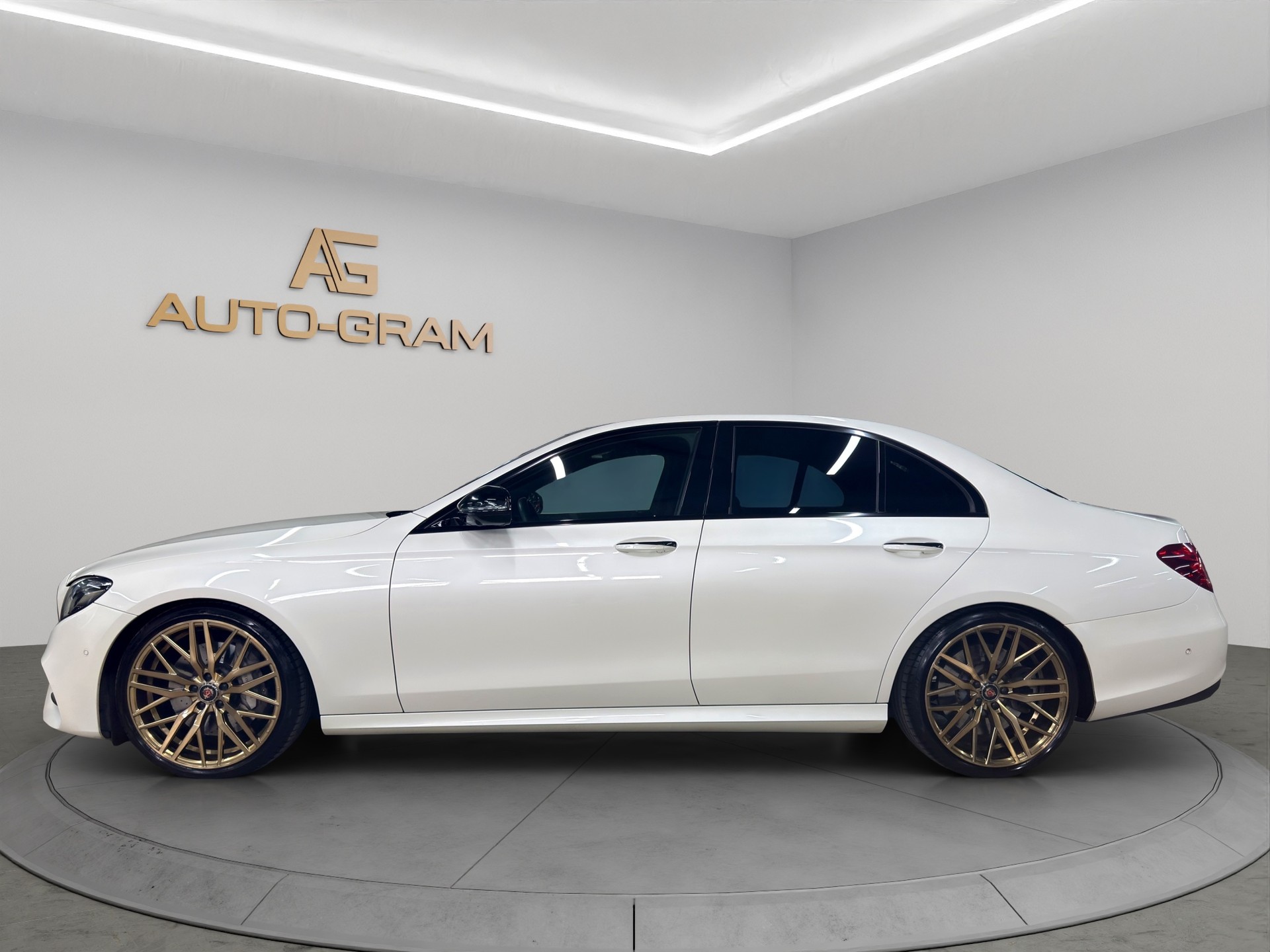 MERCEDES-BENZ E 450 AMG Line 4Matic 9G-Tronic-showroom-element-1