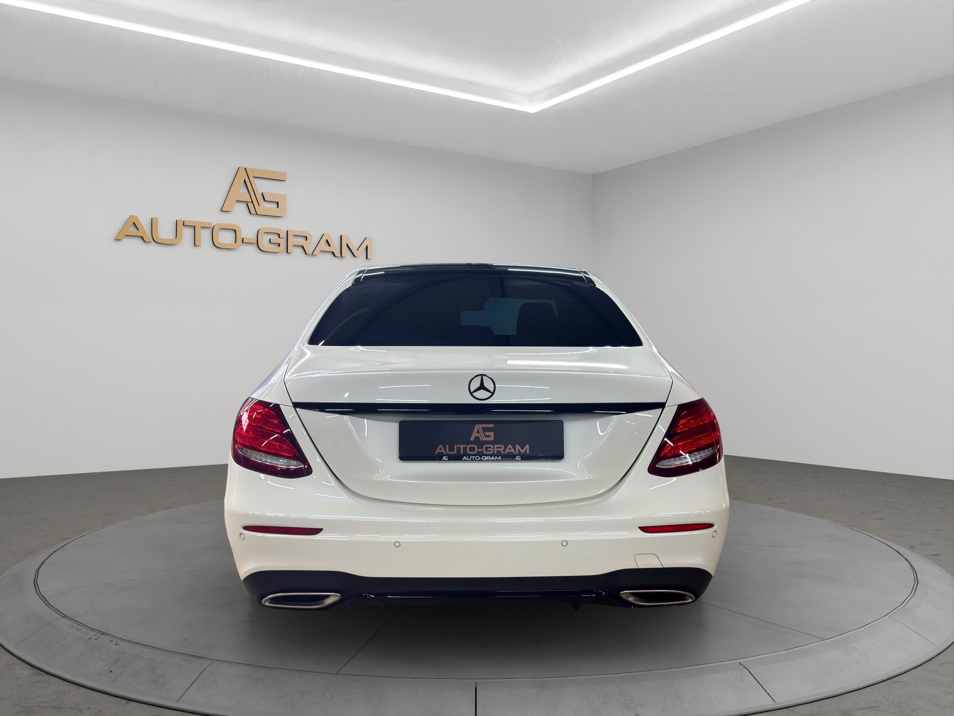 MERCEDES-BENZ E 450 AMG Line 4Matic 9G-Tronic-showroom-element-3